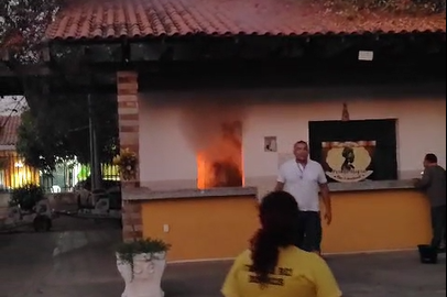 Incêndio atinge quiosque do Parque da Cidadania