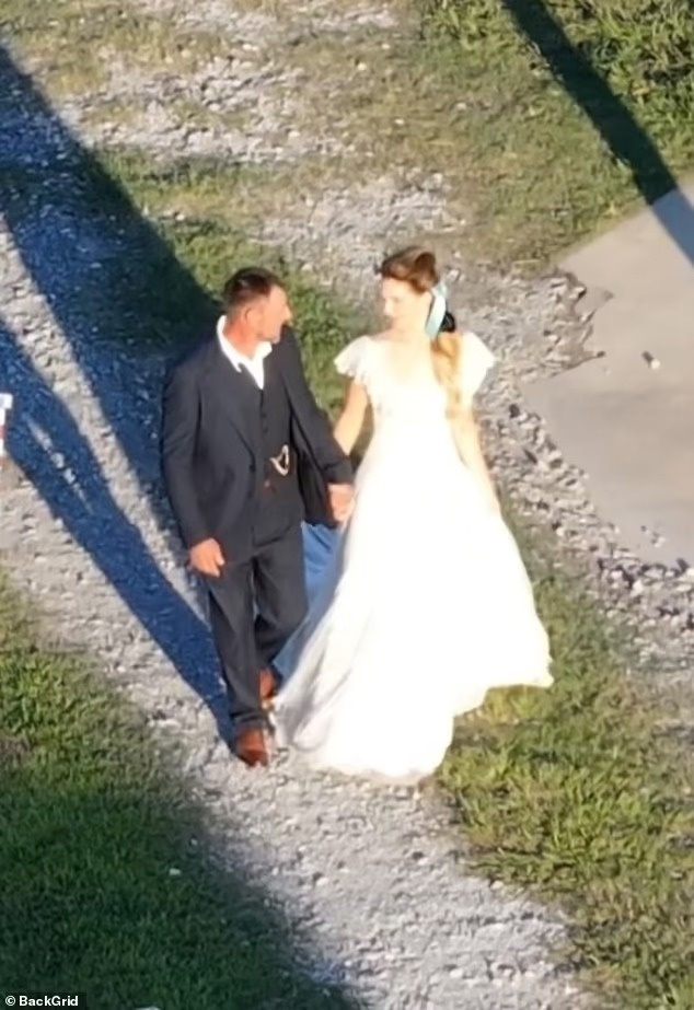 Lanna Del Rey casa com Jeremy Dunfrene um mês depois de anunciar relacionamento