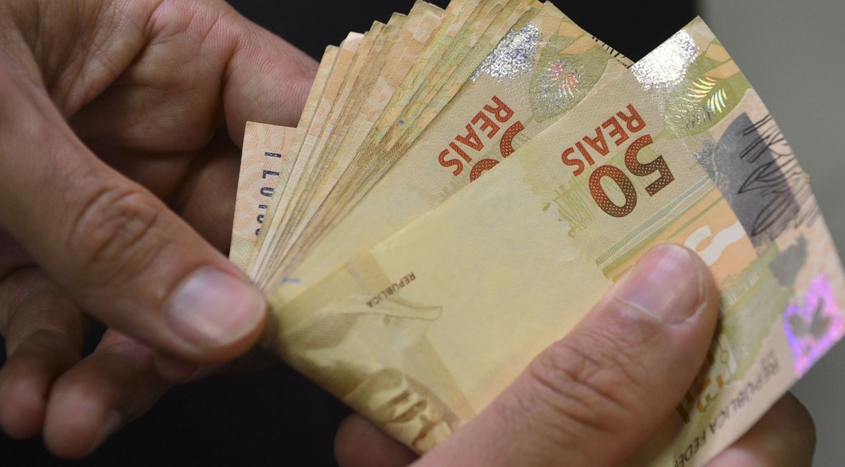 Número de inadimplentes no Brasil cai em agosto, com 200 mil nomes a menos, diz Serasa.