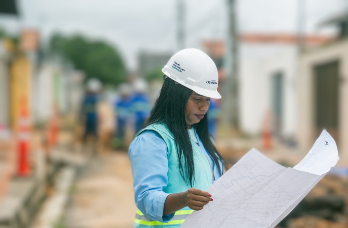Obras de implantação de rede coletora de esgoto em Teresina ocorrerão pela noite