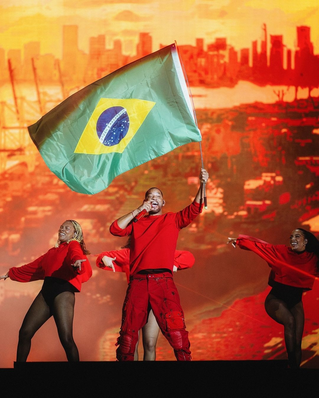 Obrigado @rockinrio! Obrigado Brasil! - @willsmith