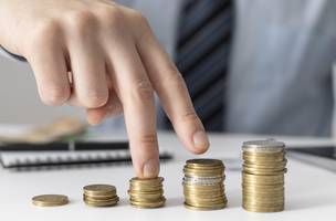 PIB brasileiro surpreende com alta acima das expectativas, mas economistas alertam para freio. (Foto: Reprodução/Freepik)