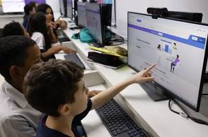 Projetos ensinam cidadania e política para crianças através de experiências práticas. (Foto: Reprodução/Tânia Rêgo/Agência Brasil)