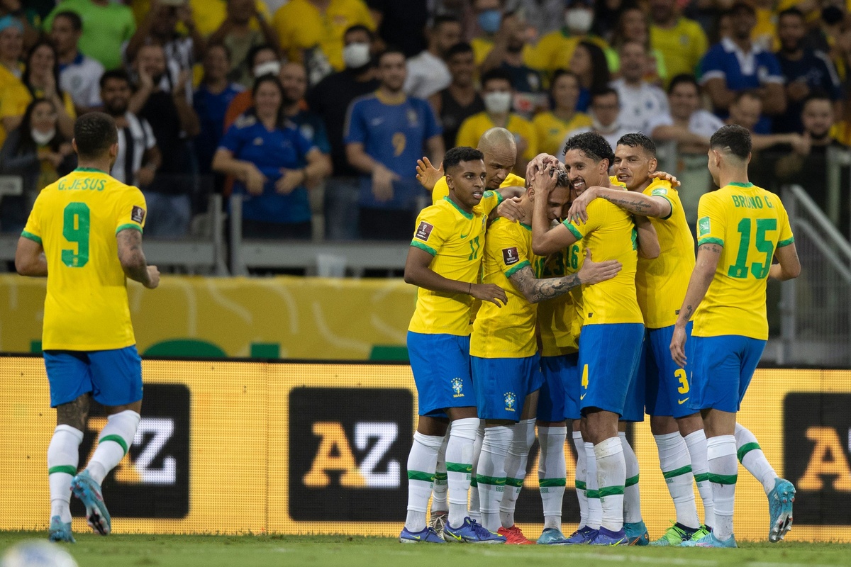 Seleção Brasileira enfrenta o Paraguai nesta terça-feira, buscando ampliar sua vantagem histórica.