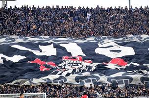 Torcida do Corinthians em jogo contra o Atlético-GO (Foto: Marcos Ribolli)