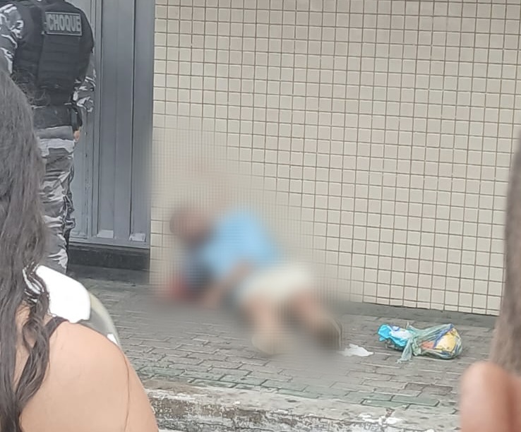 A vítima foi encontrada na rua Barroso, no centro de Teresina