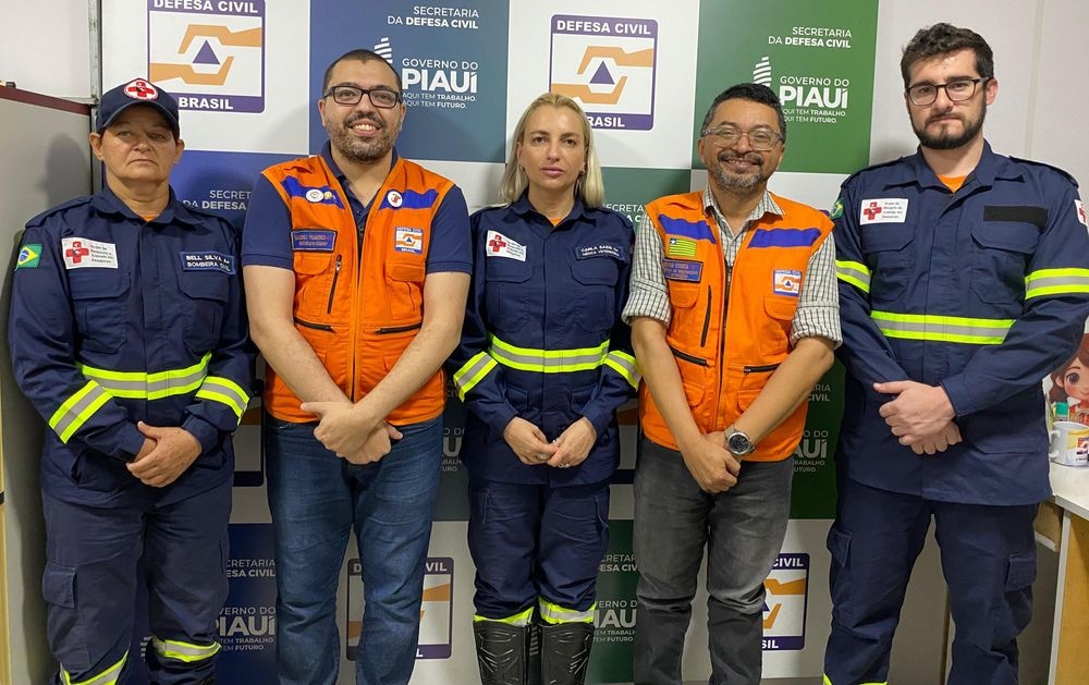 Agentes do Grupo de Resposta a Animais em Desastres (Grad)