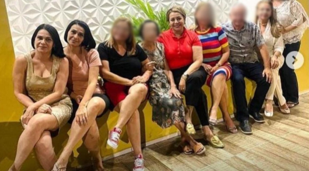 As duas irmãs da senadora em foto de família. Elas estão no BF. Faltou José Vitor