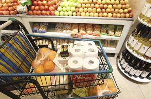 Bebidas açucaradas e alcoólicas enfrentam aumento de impostos após redução em outros alimentos. (Foto: Reprodução | Valter Campanato ]\ Agência Brasil)