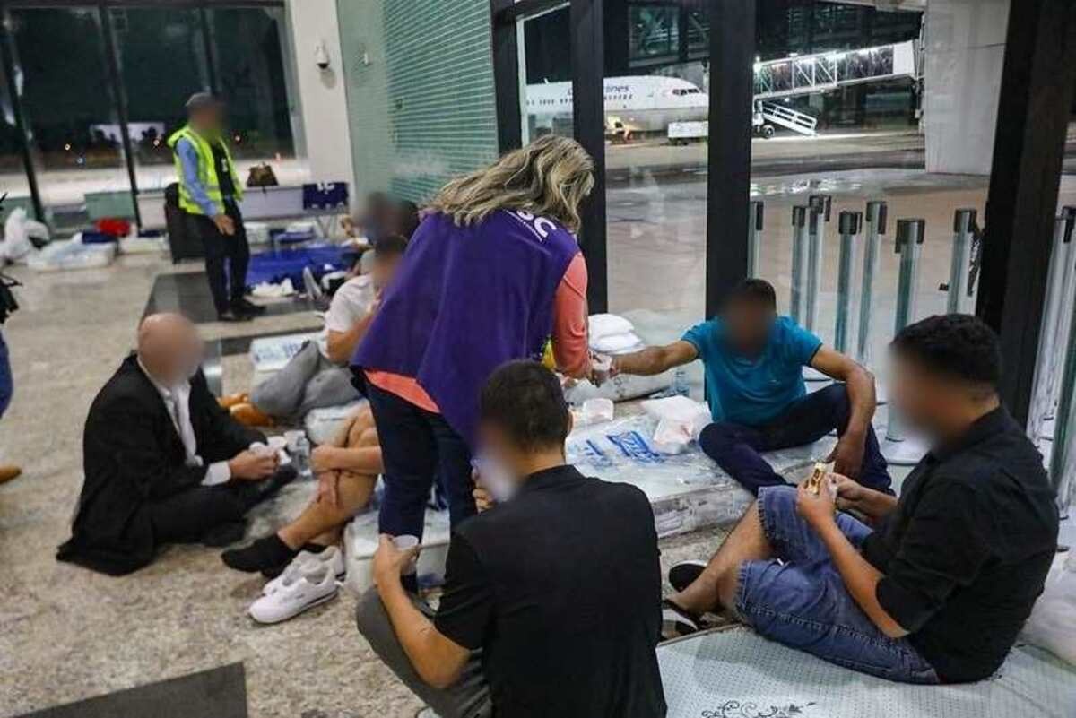 Brasileiros foram atendidos em área restrita do aeroporto de Manaus