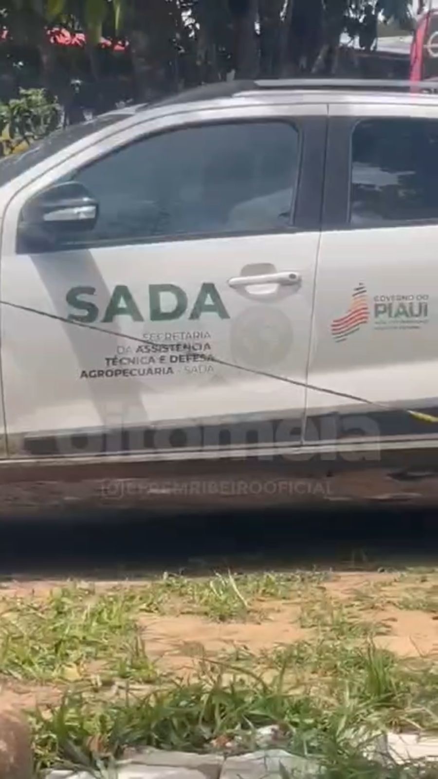 Carro da Secretaria de Defesa Animal, “descansando” em pousada famosa no Ceará