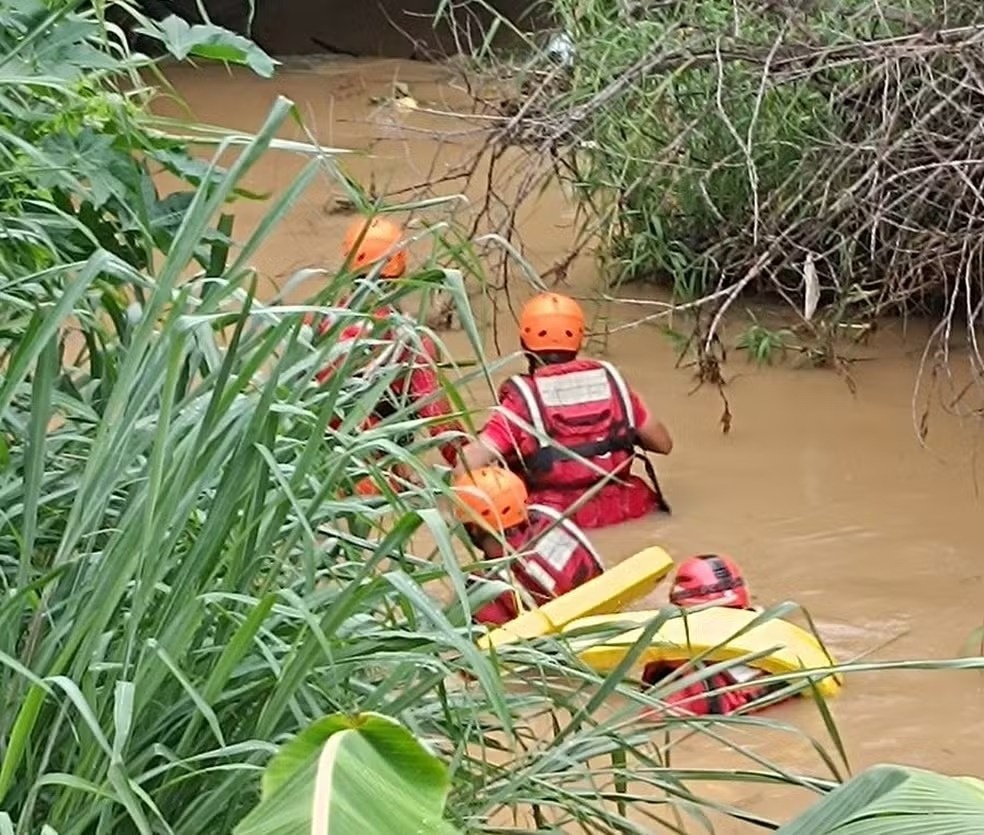 Corpo de Bombeiros faz busca por dois homens desaparecidas no rio Parnaíba