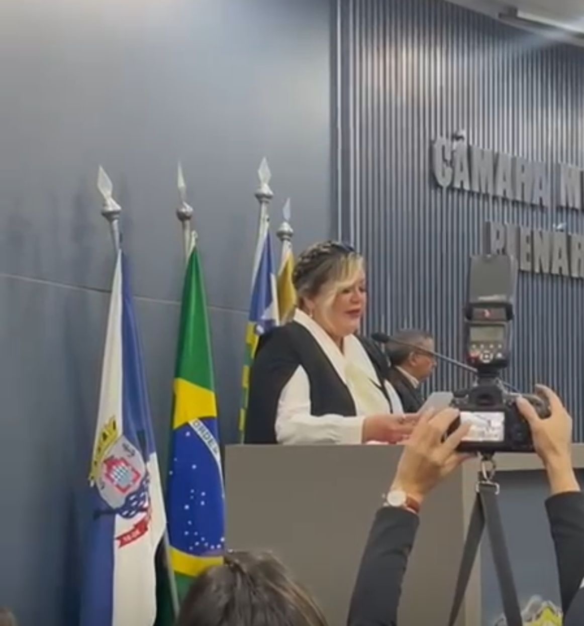 “E viva Bolsonaro”, - Samantha Assumindo na Câmara