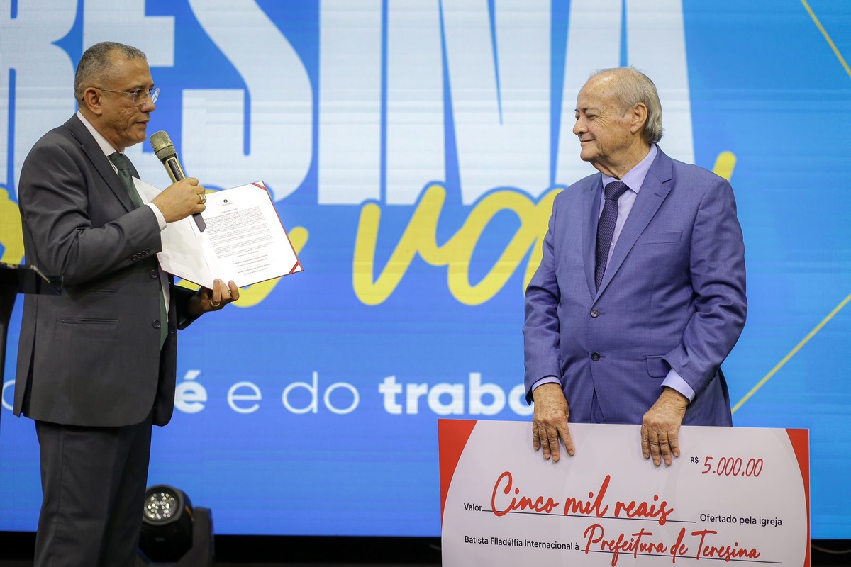 Igreja evangélica dia cinco mil reais para Secretaria de Finanças
