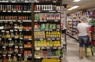 Inflação é puxada por alta significativa no preço do arroz, feijão e leite. (Foto: Reprodução | Tânia Rêgo | Agência Brasil)