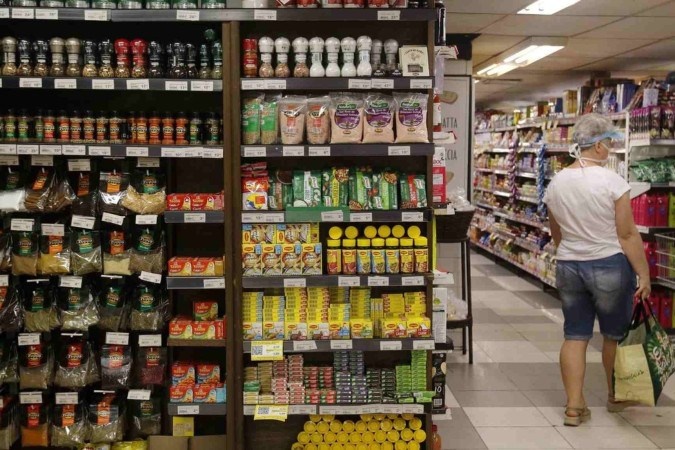 Inflação é puxada por alta significativa no preço do arroz, feijão e leite.