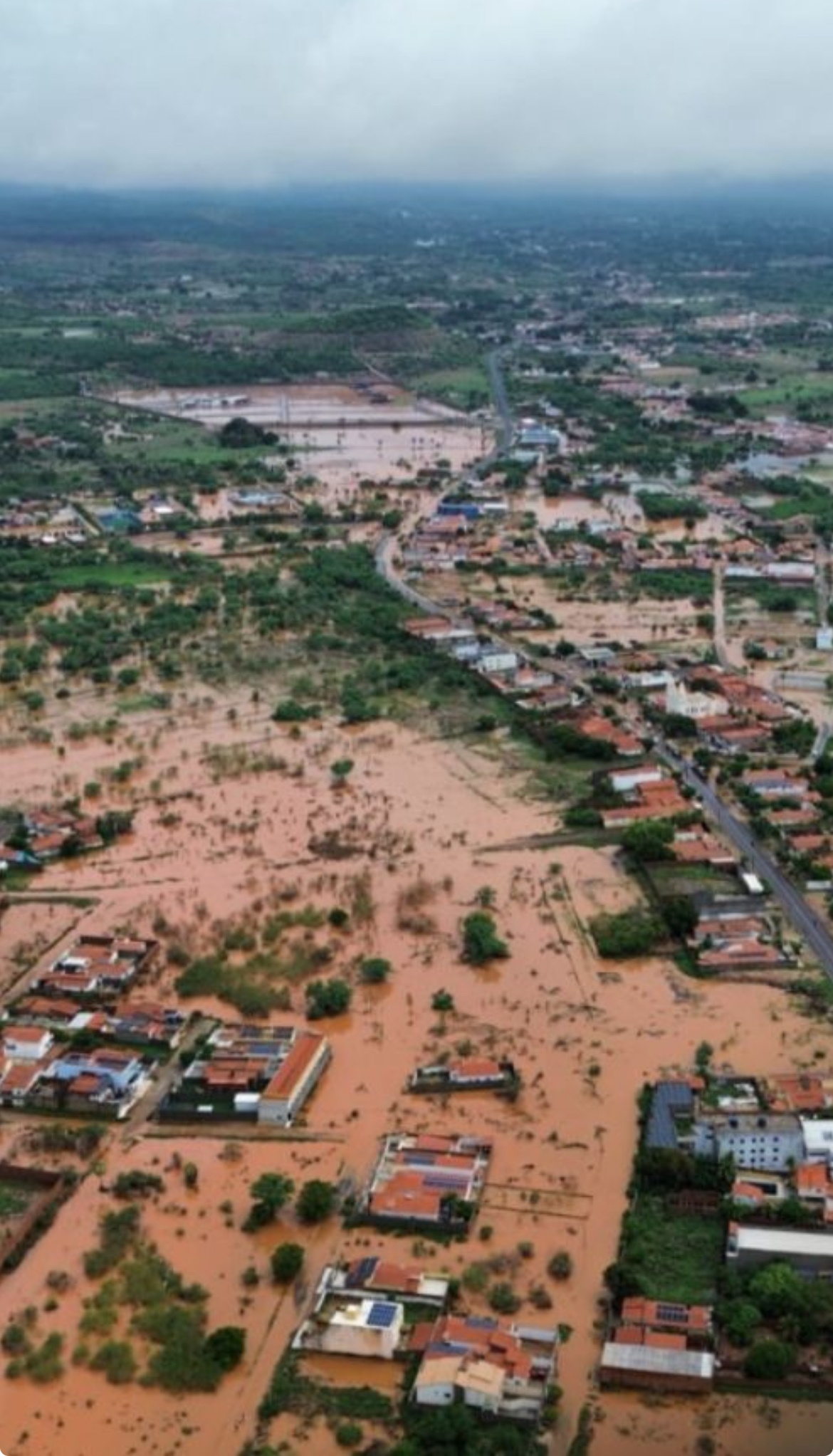 Picos, alagada, pede socorro.