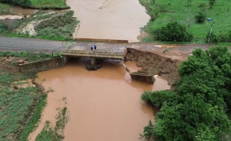 Ponte que liga São João da Canabrava e São Luiz do Piauí