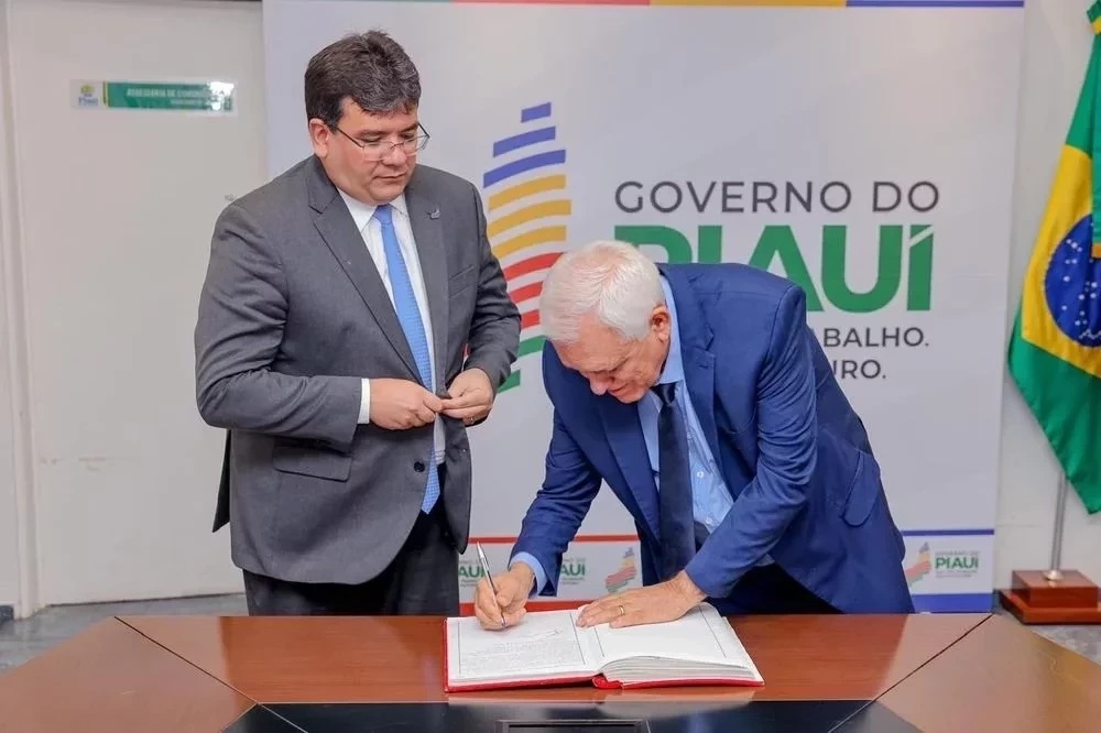 Rafael Fonteles transfere cargo oficialmente à Themístocles Filho em cerimônia realizada nesta terça-feira (7)