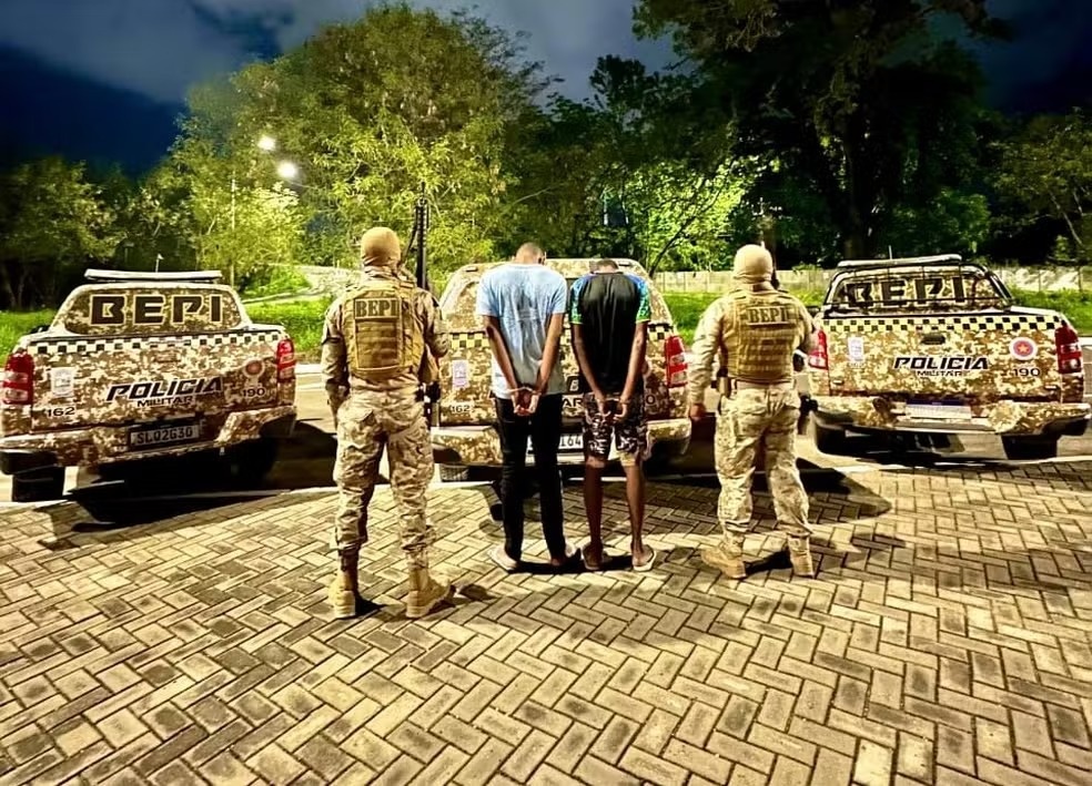 Suspeito foi preso em flagrante com armas e drogas