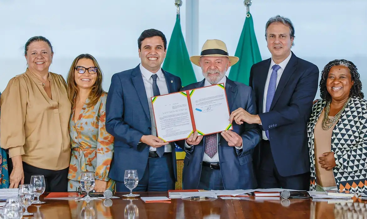 vai restringir uso de celular em escolas