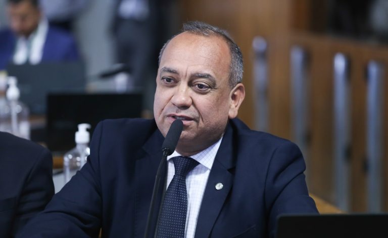 Max Lemos defendeu o projeto na comissão