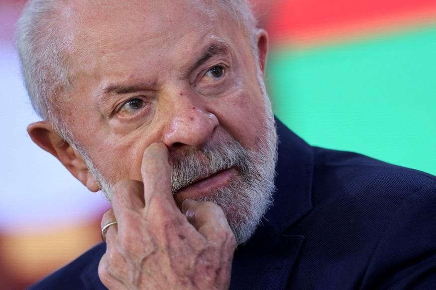 O presidente do Brasil, Luiz Inácio Lula da Silva, participa da cerimônia de assinatura da lei da tarifa social de energia "Luz do Povo", no Palácio do Planalto, em Brasília, Brasil, 8 de outubro de 2025. REUTERS/Adriano Machado