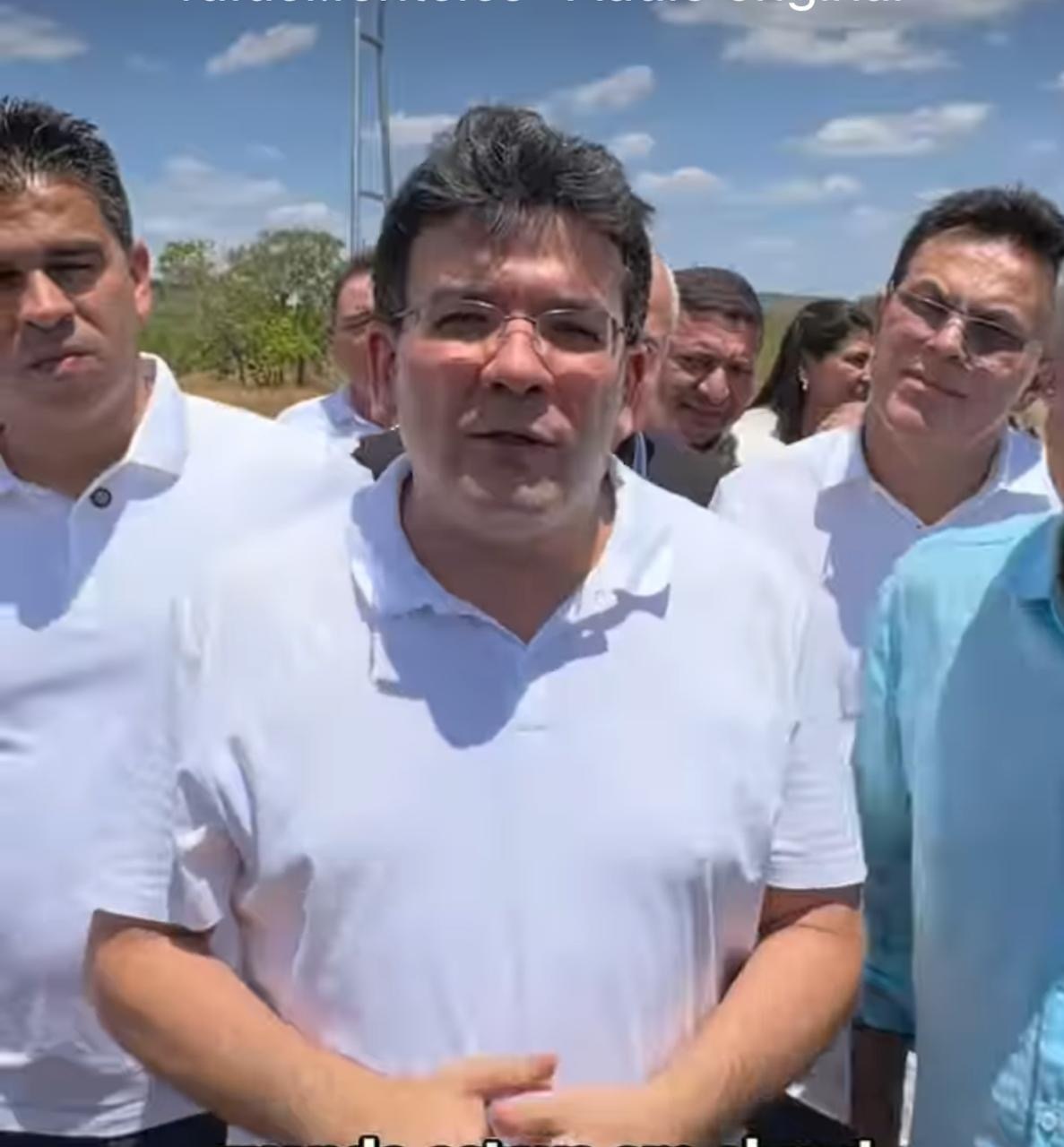 Aqui todos participam da corridinha de 5 metros para figurar na foto