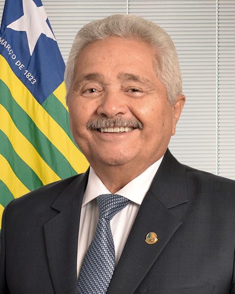 Assume mandato de deputado