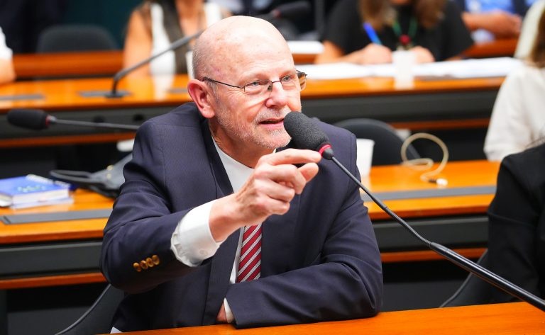 Bohn Gass defendeu a aprovação do texto, com mudanças