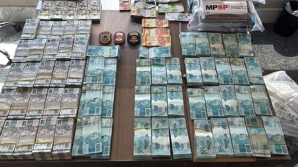 Dinheiro apreendido em escritório na Alameda Santos, durante megaoperação contra o Grupo Refit