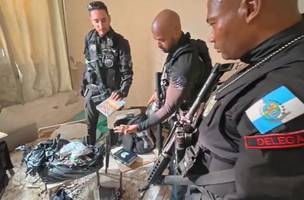 Operação encontra grande quantidade de drogas em escola e apreende armas no Rio (Foto: Reprodução/Polícia Civil)