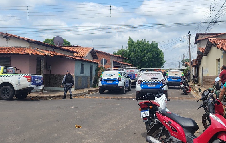 Policiais foram esfaqueados durante ocorrência em cemitério; suspeito foi preso logo em seguida