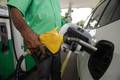 Governo adia pela terceira vez decisão sobre mistura de etanol na gasolina