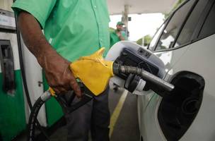 Postos de gasolina demoram a repassar diminuição de preços (Foto: Gabriel de Paiva)