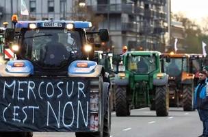 Protesto de agricultores franceses contra termos de acordo entre Mercosul e União Europeia (Foto: AFP - FREDERICK FLORIN)