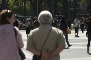 suspendem venda de seguro ligado ao crédito consignado (Foto: INSS e Caixa)
