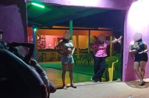 Adolescente é apreendida dentro de casa de shows em Luís Correia (Foto: Divulgação/PM)