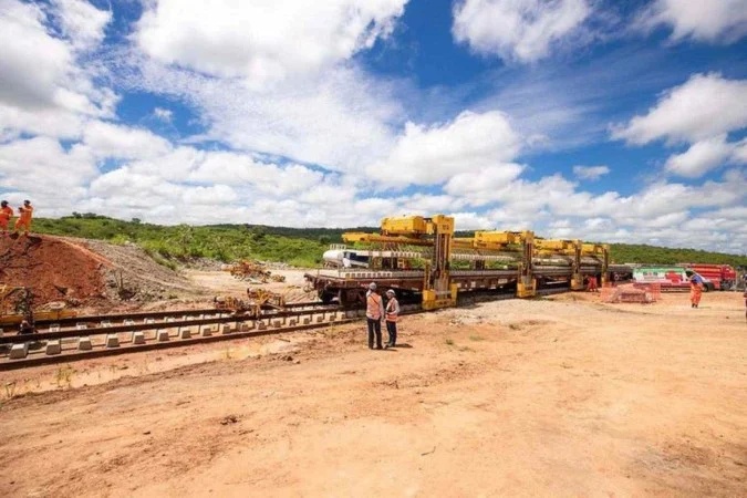 Construção, que começou em 2006, está 15 anos atrasada;