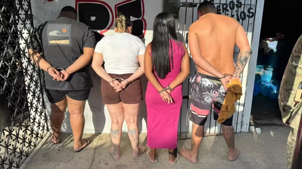 Família presa durante a operação