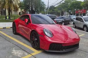 Ferrari é apreendida durante operação contra o PCC (Foto: Reprodução/Polícia Civil)