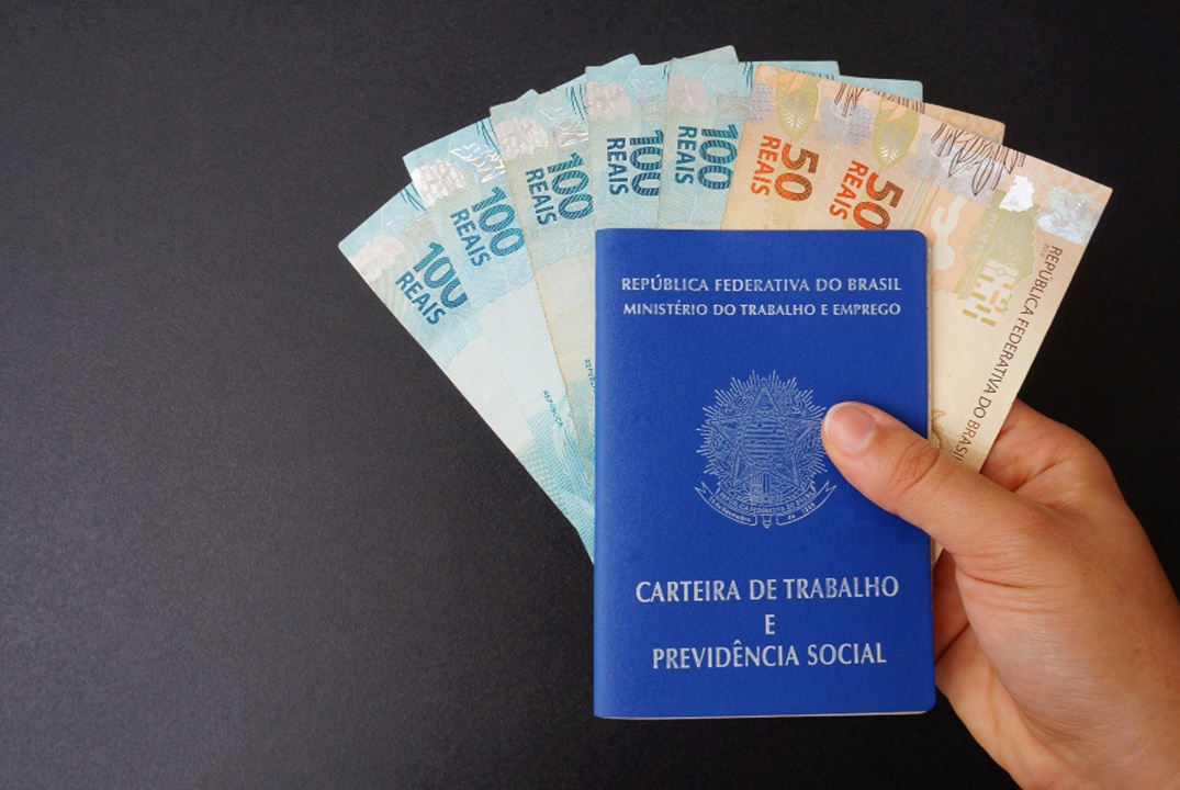Governo define salário mínimo de R$ 1.621 para 2026