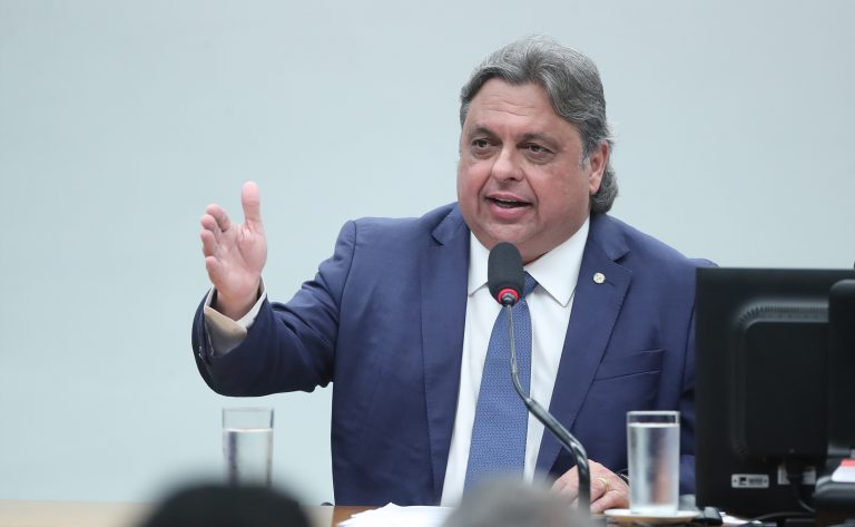 Júlio Arcoverde cumpre agenda intensa com entregas e encontros no Piauí