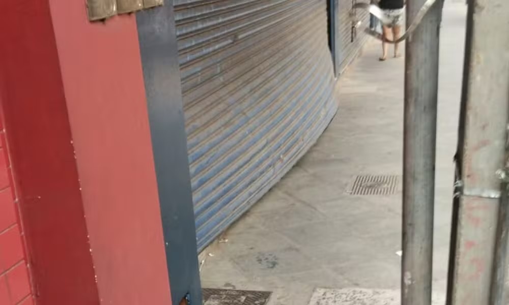 Loja foi arrombada durante a madrugada desta terça-feira (2)