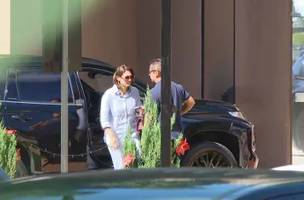 Michelle Bolsonaro visitou o marido e ex-presidente na PF na manhã esta terça-feira (23) (Foto: CNN)