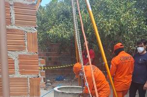 O corpo foi resgatado pelo Corpo de Bombeiros (Foto: Reprodução)