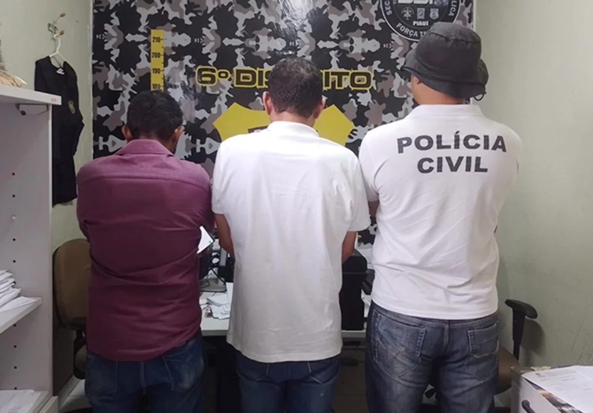 A prisão ocorreu na tarde desta terça-feira (25) após a polícia receber informações sobre o paradeiro do suspeito