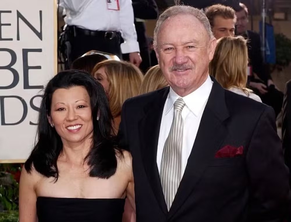 Ator Gene Hackman, de 95 anos, e sua esposa, a pianista Betsy Arakawa, de 63