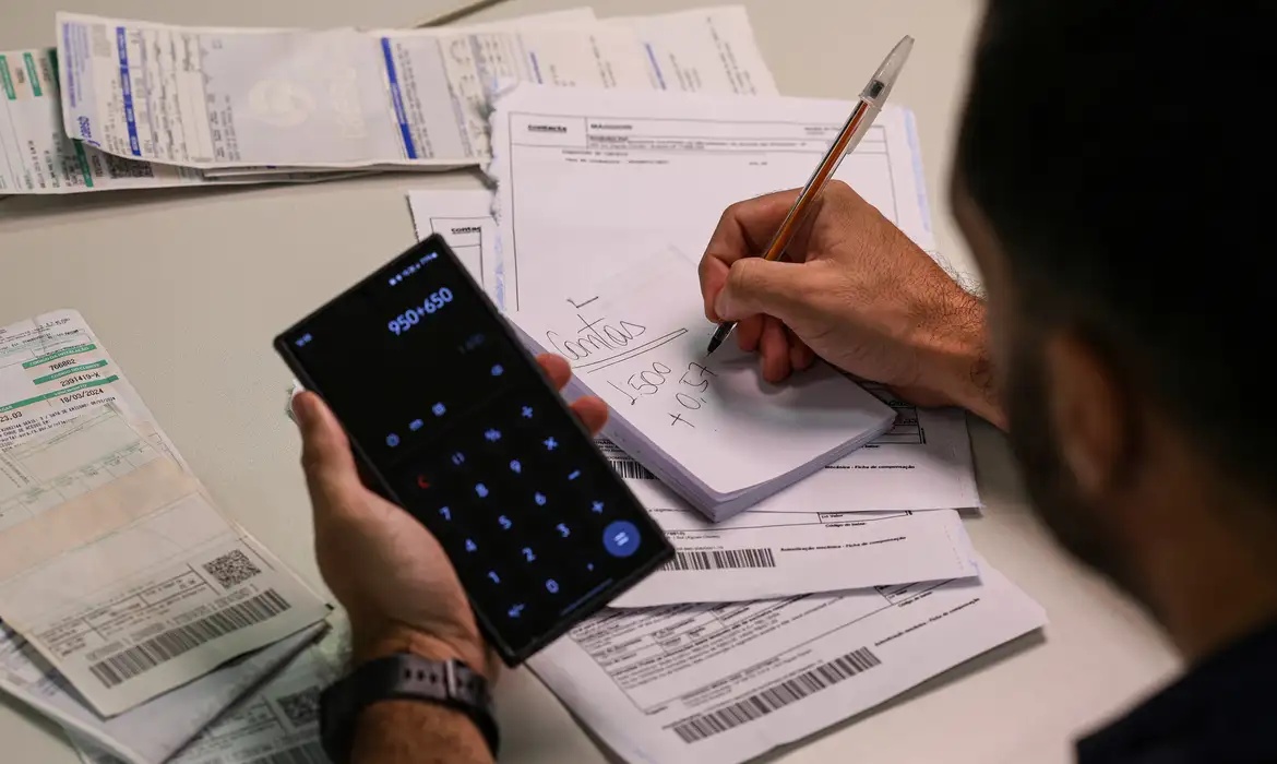 Como cuidar de finanças em cenário de juros altos