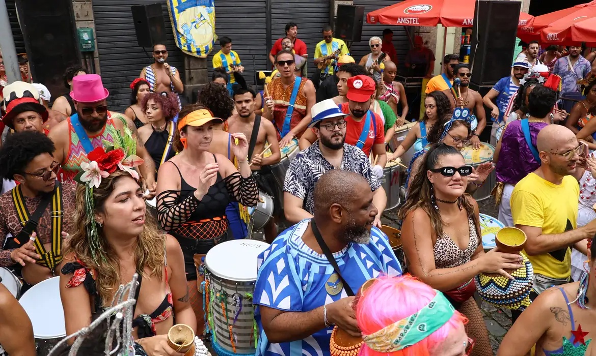 dá dicas para evitar golpe financeiro no Carnaval
